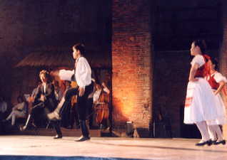 Tokió Kalotaszegi Táncegyüttes �W�����������